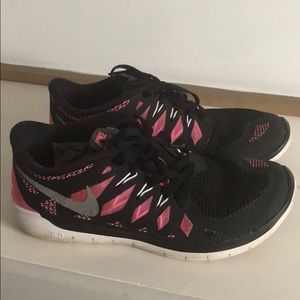 Nike free pink and black sneakers